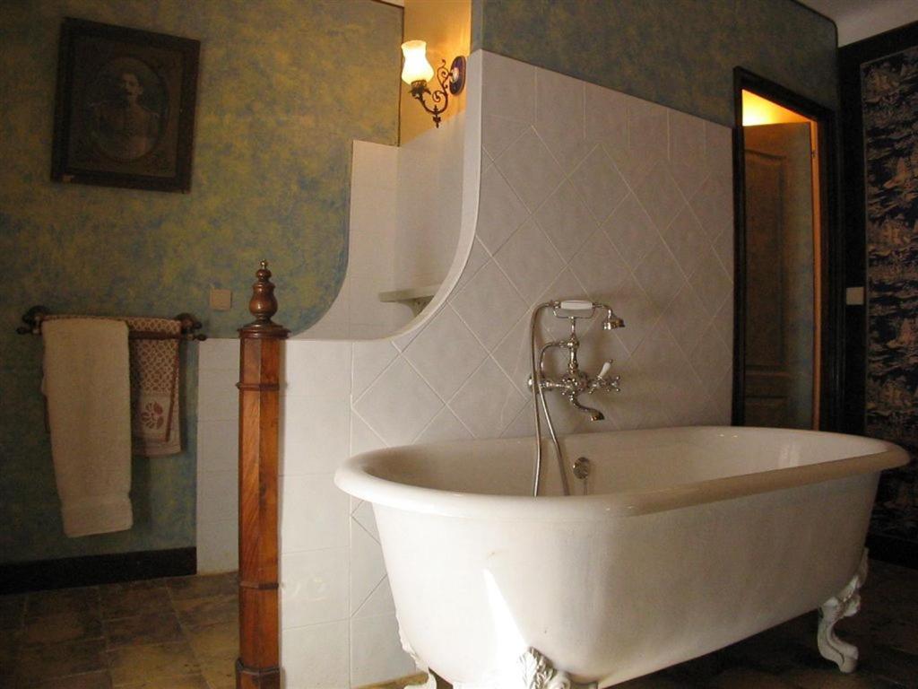 Bed and Breakfast Bize De La Tour Saint-Bonnet-du-Gard Zimmer foto