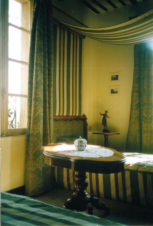 Bed and Breakfast Bize De La Tour Saint-Bonnet-du-Gard Zimmer foto
