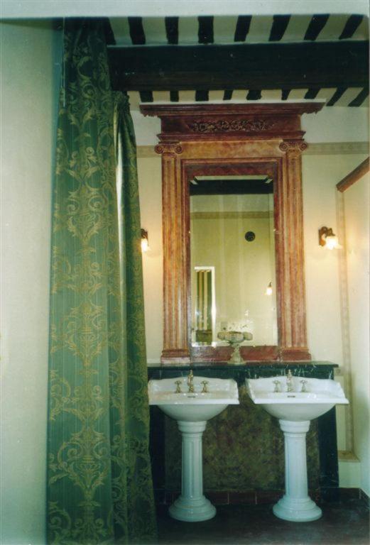 Bed and Breakfast Bize De La Tour Saint-Bonnet-du-Gard Zimmer foto